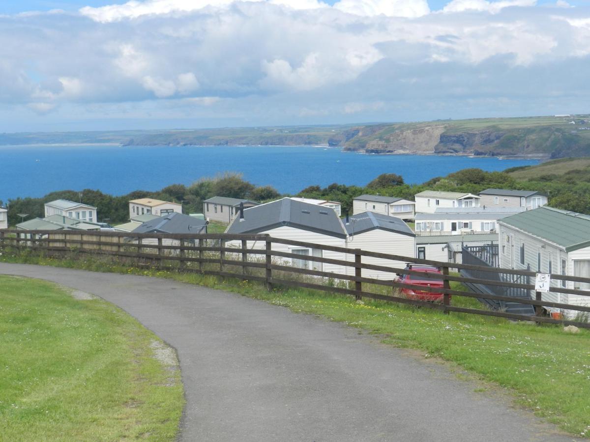 Cwtch Caravans Little Haven Exterior photo